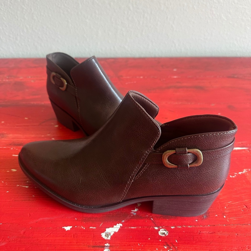 Baretraps Women's Palmer Ankle Booties  Brown Faux Leather Block Heel Buckle 9.5
